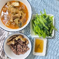 산모가 실제로 먹고 기록한 식판