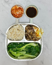 현미밥, 소고기 볶음, 계란 프라이