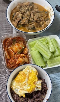 잡곡밥, 계란후라이, 비지찌개