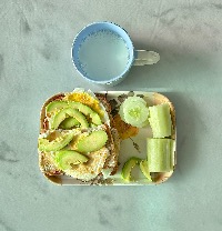 우유, 통밀빵, 계란 후라이