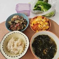 산모가 실제로 먹고 기록한 식판