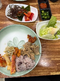 잡곡밥, 돼지불고기, 두부조림