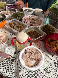 잡곡밥, 수육, 상추