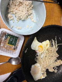 으깬 두부, 팽이버섯 볶음, 계란 후라이