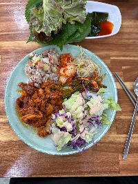 잡곡밥, 제육볶음, 배추김치