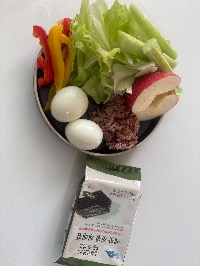잡곡밥, 삶은 달걀, 양상추, 오이