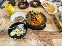 뼈다귀해장국, 곤드레솥밥, 마늘편육