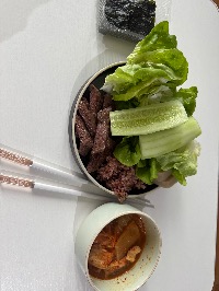 소고기 구이, 잡곡밥, 버터헤드상추