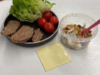 버터헤드상추, 방울토마토, 통호밀빵