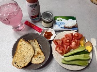 토스트, 토마토, 오이