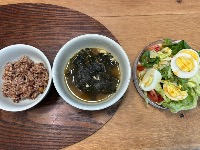잡곡밥, 소고기미역국, 양상추