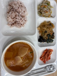 산모가 실제로 먹고 기록한 식판