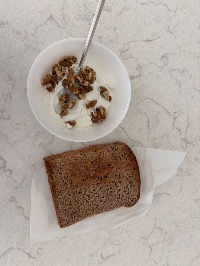 무가당 그릭요거트, 호두, 통밀식빵