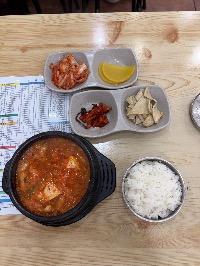 산모가 실제로 먹고 기록한 식판