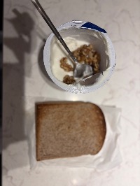 무가당 그릭 요거트, 호두, 통밀 식빵