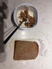 무가당 그릭 요거트, 호두, 통밀식빵