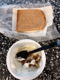 통밀식빵, 무가당 그릭 요거트, 호두