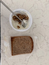 무가당 그릭 요거트, 호두, 통밀 식빵