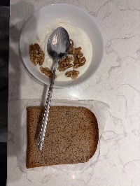 무가당 그릭 요거트, 호두, 통밀 식빵