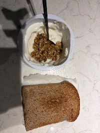 무가당 그릭 요거트, 호두, 통밀 식빵