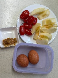 사과, 방울토마토, 삶은 달걀