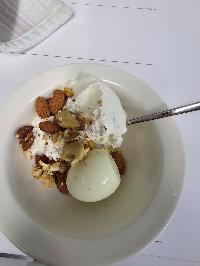 삶은 달걀, 무가당 그릭 요거트, 아몬드
