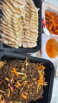 삶은 돼지고기, 메밀 막국수, 김치