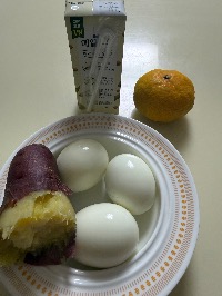 찐 고구마, 삶은 달걀, 귤