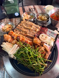 소곱창 대창 막창 구이, 부추무침, 떡 구이