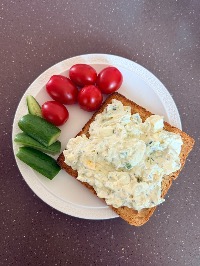 통밀빵, 에그 샐러드 (그릭요거트 베이스), 방울토마토