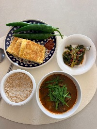 현미밥, 오리해장국, 양배추 계란전