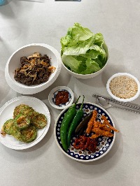불고기, 상추, 잡곡밥
