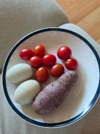 방울토마토, 삶은 달걀, 찐고구마