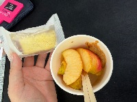 창억떡, 사과, 땅콩버터