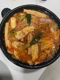 마라탕 국물, 떡, 소시지