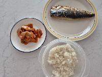 산모가 실제로 먹고 기록한 식판