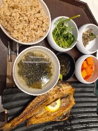 산모가 실제로 먹고 기록한 식판