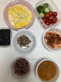 잡곡밥, 계란말이, 오이