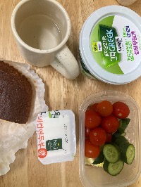 통밀 머핀, 자연치즈, 방울토마토