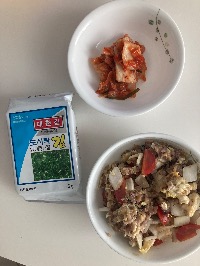 잡곡밥 채소계란볶음, 배추김치, 조미김
