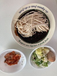 짜장소스, 두부면, 김치