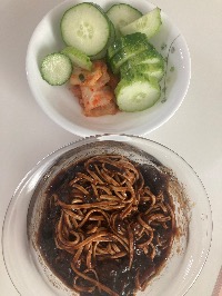 두부면 짜장, 오이, 김치