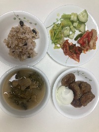 산모가 실제로 먹고 기록한 식판