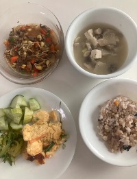 산모가 실제로 먹고 기록한 식판