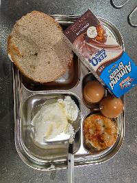 통밀빵, 아몬드 브리즈 초콜릿 제로 슈거, 삶은 달걀