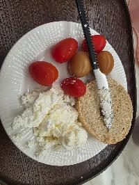 방울토마토, 삶은 달걀, 그릭요거트