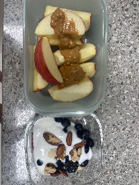사과, 땅콩버터, 플레인 요거트