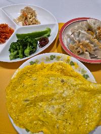 계란 오믈렛, 군만두, 콩나물무침
