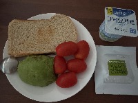 통밀빵, 아보카도, 방울토마토