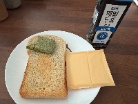 식빵, 슬라이스 치즈, 녹차 크래커